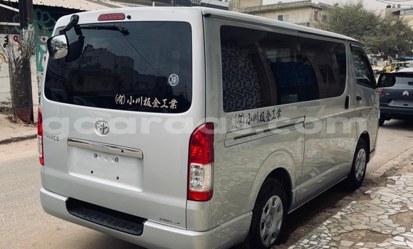 Buy Used Toyota Hiace Silver Car in Dakar in Dakar Buy Used Toyota Hiace Silver Car in Dakar in Dakar