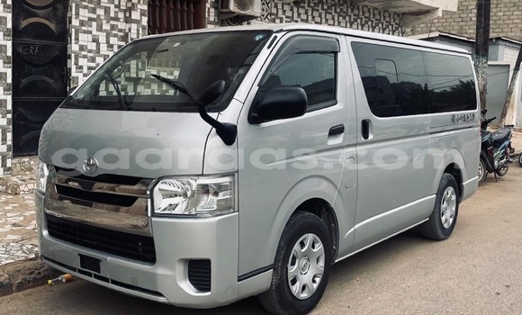 Buy Used Toyota Hiace Silver Car in Dakar in Dakar Buy Used Toyota Hiace Silver Car in Dakar in Dakar