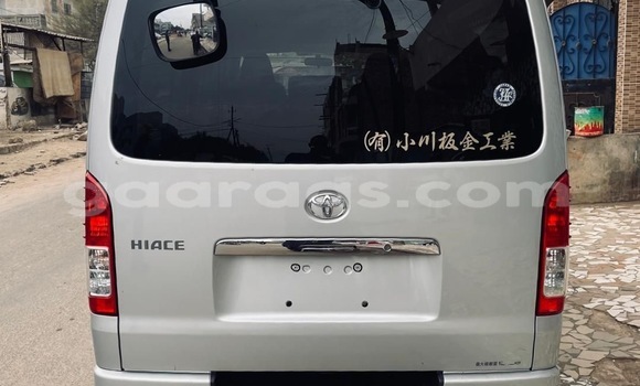 Buy Used Toyota Hiace Silver Car in Dakar in Dakar Buy Used Toyota Hiace Silver Car in Dakar in Dakar
