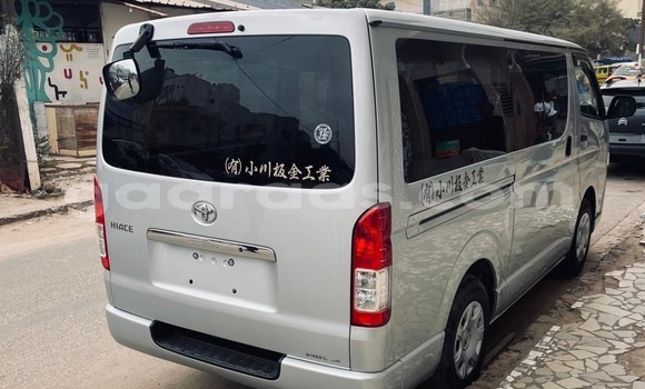 Buy Used Toyota Hiace Silver Car in Dakar in Dakar Buy Used Toyota Hiace Silver Car in Dakar in Dakar