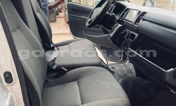 Buy Used Toyota Hiace Silver Car in Dakar in Dakar Buy Used Toyota Hiace Silver Car in Dakar in Dakar