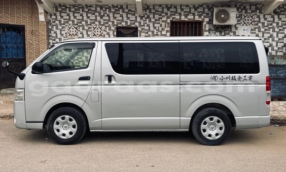 Buy Used Toyota Hiace Silver Car in Dakar in Dakar Buy Used Toyota Hiace Silver Car in Dakar in Dakar