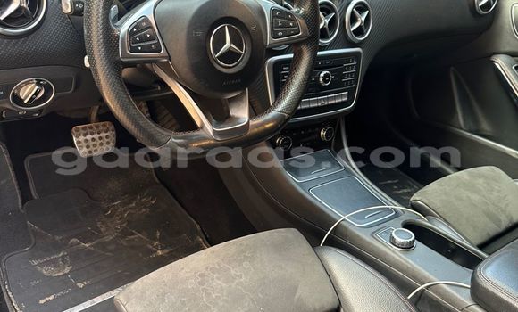 Buy Used Mercedes-Benz E-Classe Black Car in Dakar in Dakar Buy Used Mercedes-Benz E-Classe Black Car in Dakar in Dakar
