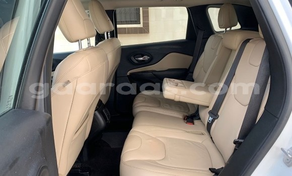 Dieundeu Occasion Jeep Cherokee White Auto in Dakar in Dakar Dieundeu Occasion Jeep Cherokee White Auto in Dakar in Dakar
