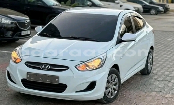 Acheter Occasion Voiture Hyundai Accent Blanc à Dakar, Dakar Acheter Occasion Voiture Hyundai Accent Blanc à Dakar, Dakar