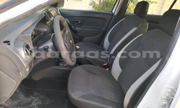 Dieundeu Occasion Renault Laguna White Auto in Dakar in Dakar Dieundeu Occasion Renault Laguna White Auto in Dakar in Dakar