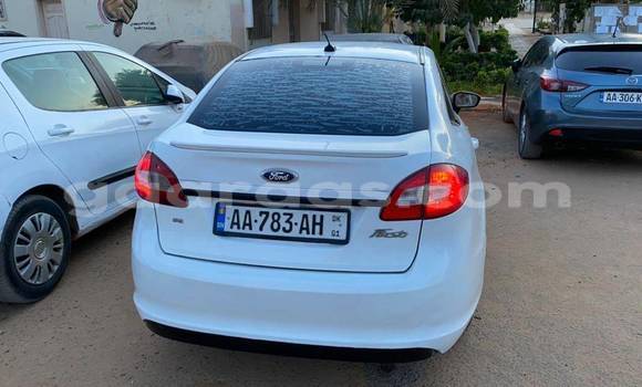 Acheter Occasion Voiture Ford Fiesta Blanc à Dakar, Dakar Acheter Occasion Voiture Ford Fiesta Blanc à Dakar, Dakar