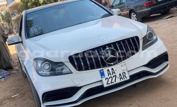 Acheter Occasion Voiture Mercedes-Benz C-Classe Blanc à Dakar, Dakar Acheter Occasion Voiture Mercedes-Benz C-Classe Blanc à Dakar, Dakar