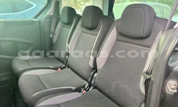 Acheter Occasion Voiture Peugeot Partner Noir à Dakar, Dakar Acheter Occasion Voiture Peugeot Partner Noir à Dakar, Dakar