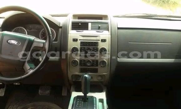 Acheter Occasion Voiture Ford Escape Bleu à Dakar, Dakar Acheter Occasion Voiture Ford Escape Bleu à Dakar, Dakar