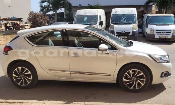 Dieundeu Imported Citroen DS4 White Auto in Dakar in Dakar Dieundeu Imported Citroen DS4 White Auto in Dakar in Dakar