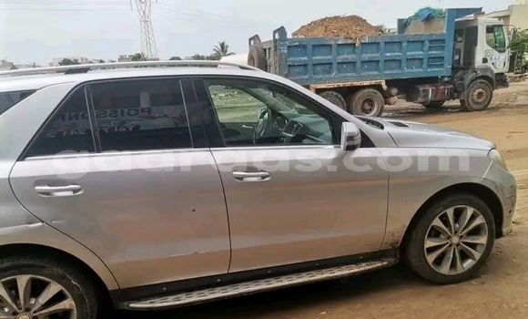 Acheter Occasion Voiture Mercedes‒Benz ML–Class Gris à Dakar, Dakar Acheter Occasion Voiture Mercedes‒Benz ML–Class Gris à Dakar, Dakar