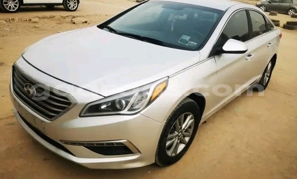 Dieundeu Occasion Hyundai Sonata Beige Auto in Dakar in Dakar Dieundeu Occasion Hyundai Sonata Beige Auto in Dakar in Dakar