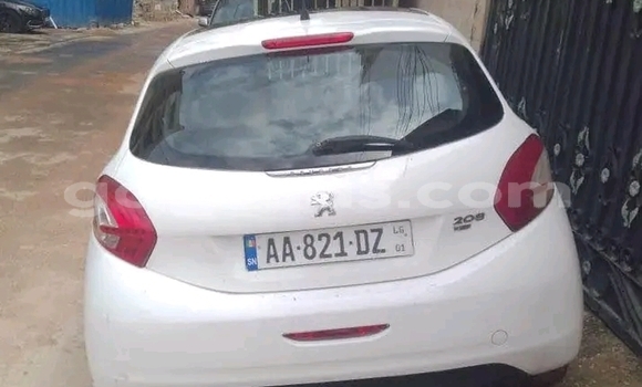 Acheter Occasion Voiture Peugeot 208 Blanc à Dakar, Dakar Acheter Occasion Voiture Peugeot 208 Blanc à Dakar, Dakar