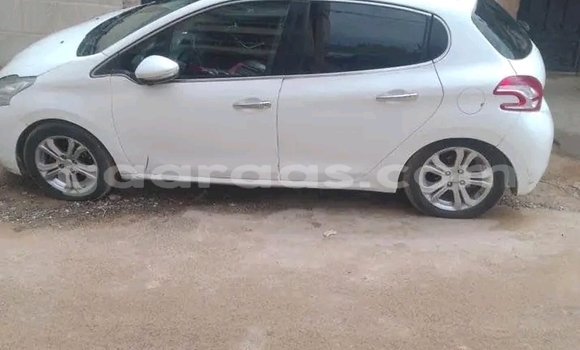 Acheter Occasion Voiture Peugeot 208 Blanc à Dakar, Dakar Acheter Occasion Voiture Peugeot 208 Blanc à Dakar, Dakar