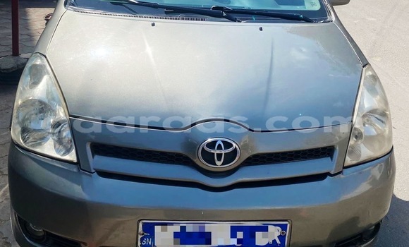 Buy Used Toyota Corolla Verso Silver Car in Dakar in Dakar