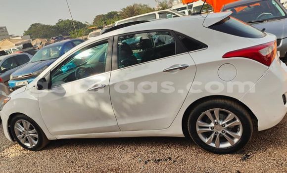 Dieundeu Occasion Hyundai Elantra White Auto in Dakar in Dakar Dieundeu Occasion Hyundai Elantra White Auto in Dakar in Dakar