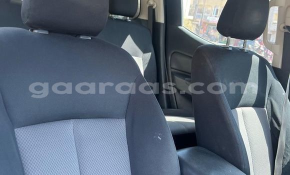 Dieundeu Occasion Mitsubishi L200 Silver Auto in Dakar in Dakar Dieundeu Occasion Mitsubishi L200 Silver Auto in Dakar in Dakar