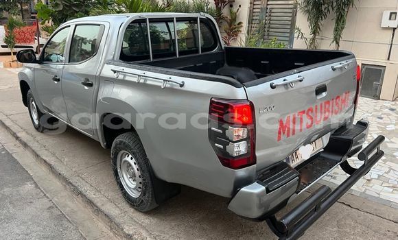Dieundeu Occasion Mitsubishi L200 Silver Auto in Dakar in Dakar Dieundeu Occasion Mitsubishi L200 Silver Auto in Dakar in Dakar