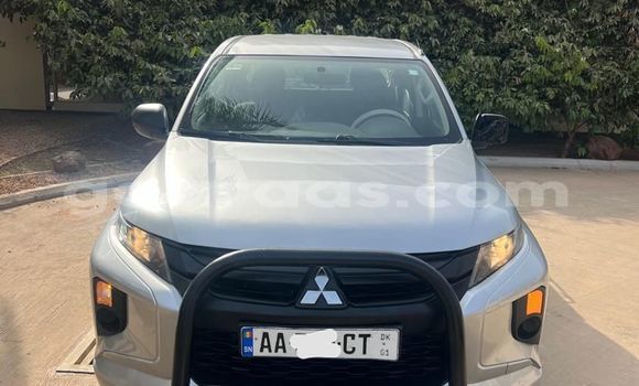 Dieundeu Occasion Mitsubishi L200 Silver Auto in Dakar in Dakar Dieundeu Occasion Mitsubishi L200 Silver Auto in Dakar in Dakar