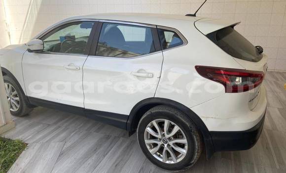 Buy Used Nissan Qashqai White Car in Dakar in Dakar