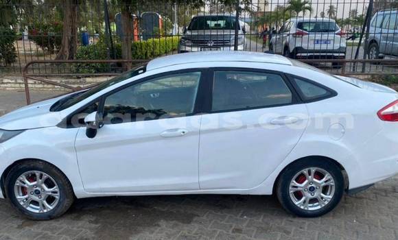 Acheter Occasion Voiture Ford Fiesta Blanc à Dakar, Dakar Acheter Occasion Voiture Ford Fiesta Blanc à Dakar, Dakar