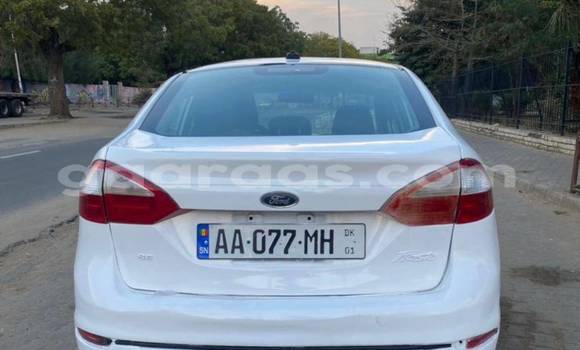 Acheter Occasion Voiture Ford Fiesta Blanc à Dakar, Dakar Acheter Occasion Voiture Ford Fiesta Blanc à Dakar, Dakar