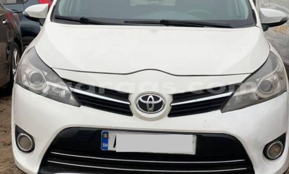 Buy Used Toyota Verso White Car in Dakar in Dakar