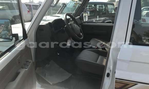 Acheter Import Voiture Toyota Land Cruiser Beige à Dakar, Dakar Acheter Import Voiture Toyota Land Cruiser Beige à Dakar, Dakar