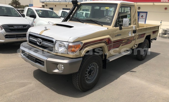 Acheter Import Voiture Toyota Land Cruiser Beige à Dakar, Dakar Acheter Import Voiture Toyota Land Cruiser Beige à Dakar, Dakar