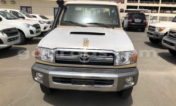 Acheter Import Voiture Toyota Land Cruiser Beige à Dakar, Dakar Acheter Import Voiture Toyota Land Cruiser Beige à Dakar, Dakar
