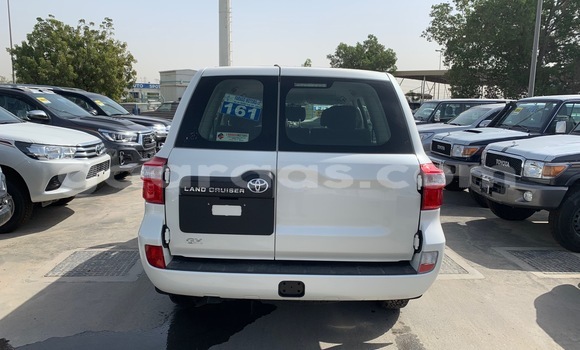 Acheter Import Voiture Toyota Land Cruiser Blanc à Dakar, Dakar Acheter Import Voiture Toyota Land Cruiser Blanc à Dakar, Dakar