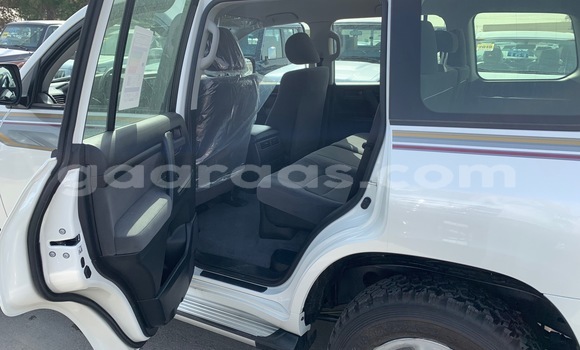 Acheter Import Voiture Toyota Land Cruiser Blanc à Dakar, Dakar Acheter Import Voiture Toyota Land Cruiser Blanc à Dakar, Dakar