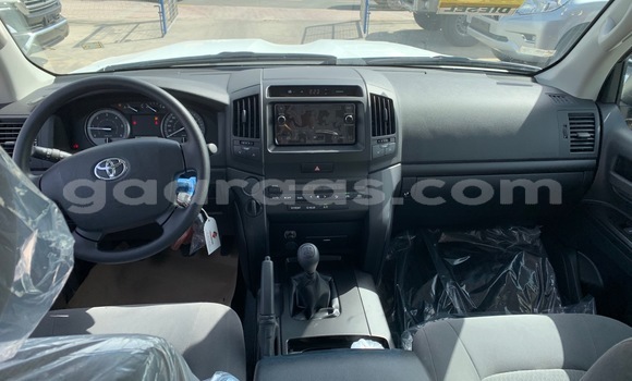 Acheter Import Voiture Toyota Land Cruiser Blanc à Dakar, Dakar Acheter Import Voiture Toyota Land Cruiser Blanc à Dakar, Dakar