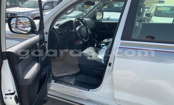 Acheter Import Voiture Toyota Land Cruiser Blanc à Dakar, Dakar Acheter Import Voiture Toyota Land Cruiser Blanc à Dakar, Dakar