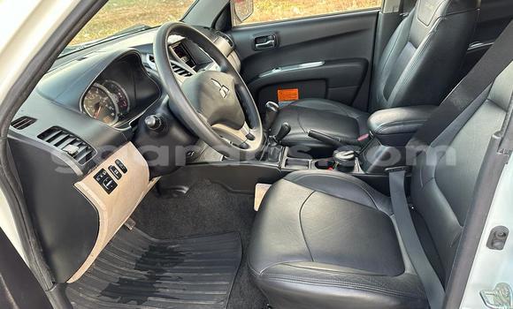 Acheter Import Voiture Mitsubishi L200 Blanc à Dakar, Dakar Acheter Import Voiture Mitsubishi L200 Blanc à Dakar, Dakar