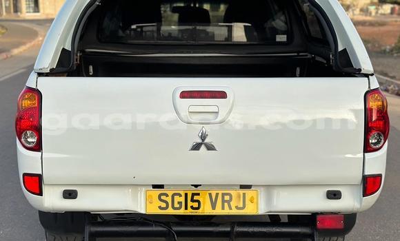 Acheter Import Voiture Mitsubishi L200 Blanc à Dakar, Dakar Acheter Import Voiture Mitsubishi L200 Blanc à Dakar, Dakar