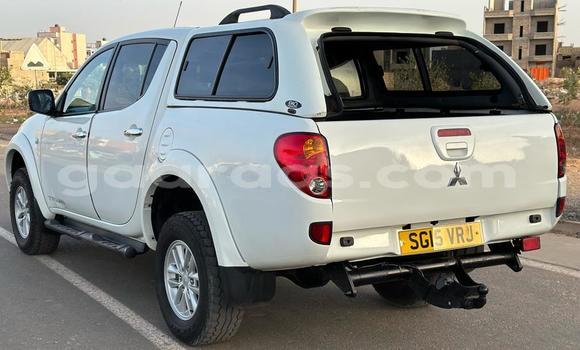 Acheter Import Voiture Mitsubishi L200 Blanc à Dakar, Dakar Acheter Import Voiture Mitsubishi L200 Blanc à Dakar, Dakar