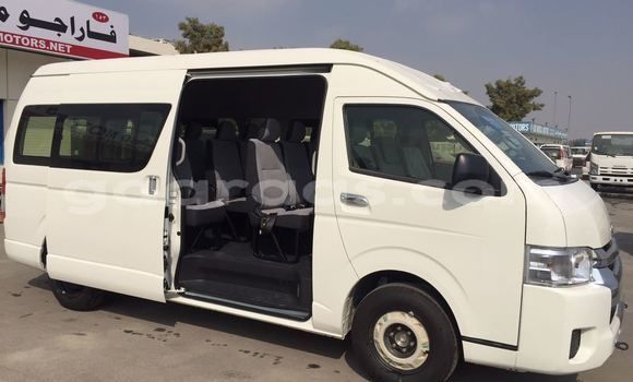 Acheter Import Utilitaire Toyota HiAce Blanc à Dakar, Dakar Acheter Import Utilitaire Toyota HiAce Blanc à Dakar, Dakar