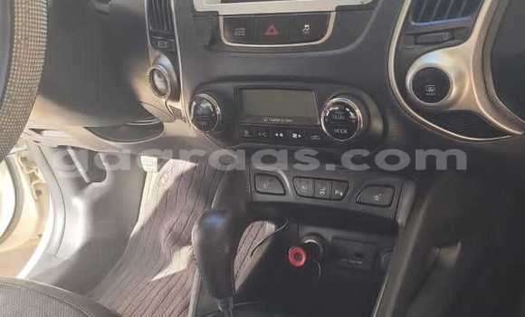 Buy Used Hyundai Tucson White Car in Dakar in Dakar