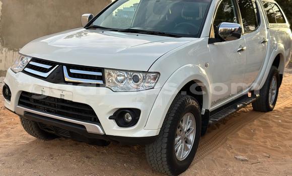 Acheter Import Voiture Mitsubishi L200 Blanc à Dakar, Dakar Acheter Import Voiture Mitsubishi L200 Blanc à Dakar, Dakar