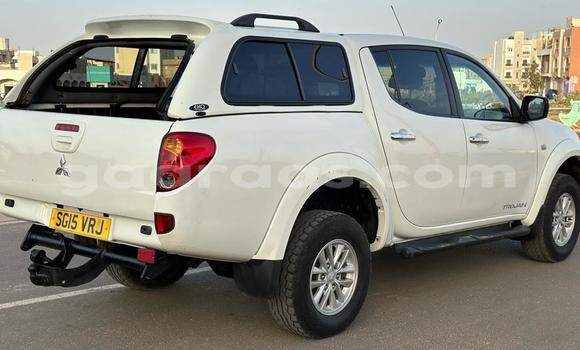 Acheter Import Voiture Mitsubishi L200 Blanc à Dakar, Dakar Acheter Import Voiture Mitsubishi L200 Blanc à Dakar, Dakar