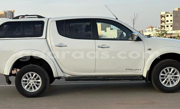 Acheter Import Voiture Mitsubishi L200 Blanc à Dakar, Dakar Acheter Import Voiture Mitsubishi L200 Blanc à Dakar, Dakar