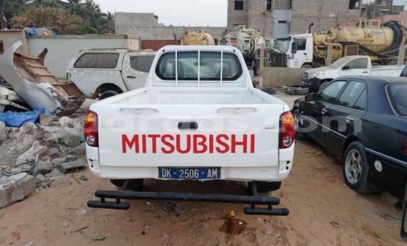 Acheter Occasion Voiture Mitsubishi Montero Blanc à Dakar, Dakar Acheter Occasion Voiture Mitsubishi Montero Blanc à Dakar, Dakar