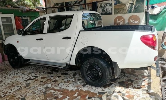 Acheter Occasion Voiture Mitsubishi L200 Blanc à Dakar, Dakar Acheter Occasion Voiture Mitsubishi L200 Blanc à Dakar, Dakar