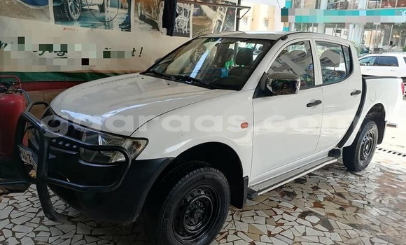 Acheter Occasion Voiture Mitsubishi L200 Blanc à Dakar, Dakar Acheter Occasion Voiture Mitsubishi L200 Blanc à Dakar, Dakar