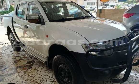 Acheter Occasion Voiture Mitsubishi L200 Blanc à Dakar, Dakar Acheter Occasion Voiture Mitsubishi L200 Blanc à Dakar, Dakar