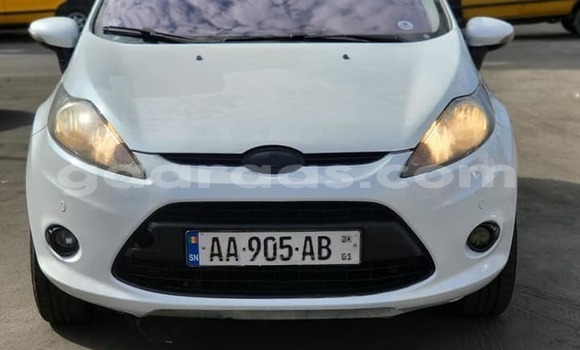 Buy Used Ford Fiesta White Car in Dakar in Dakar