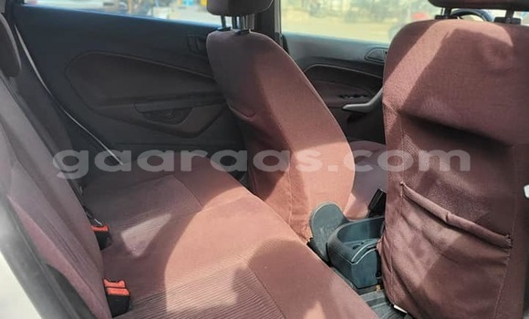 Acheter Occasion Voiture Ford Fiesta Blanc à Dakar, Dakar Acheter Occasion Voiture Ford Fiesta Blanc à Dakar, Dakar