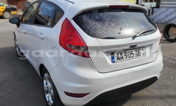 Acheter Occasion Voiture Ford Fiesta Blanc à Dakar, Dakar Acheter Occasion Voiture Ford Fiesta Blanc à Dakar, Dakar